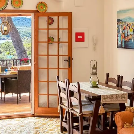 Elicriso Le Bombarde, Βίλα