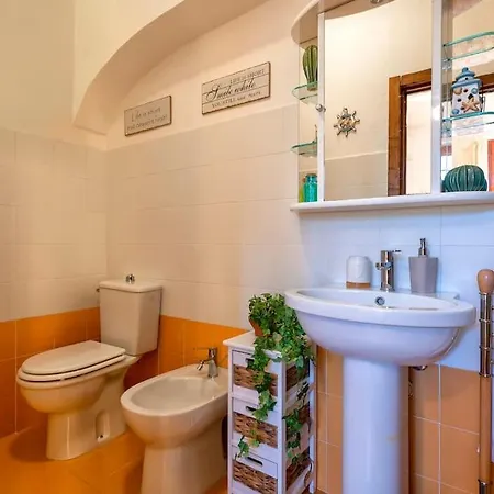 Βίλα Elicriso Le Bombarde, *