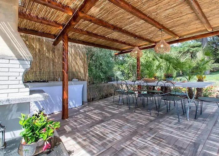 Elicriso Le Bombarde, Villa