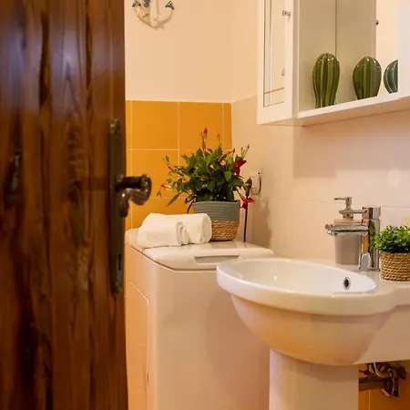 Elicriso Le Bombarde, 빌라 알게로