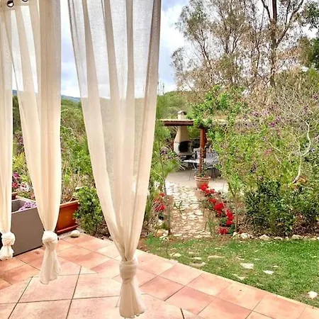 Elicriso Le Bombarde, Villa *