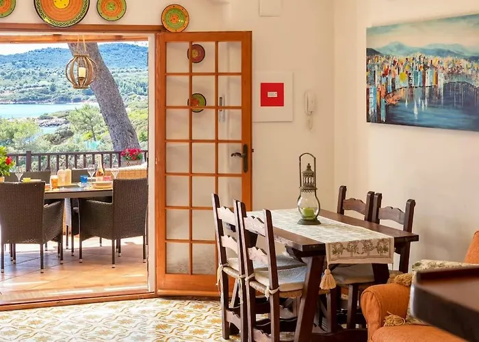 Elicriso Le Bombarde, Villa