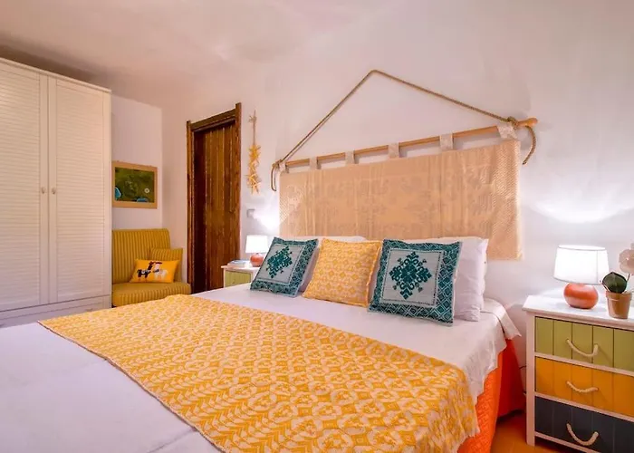 Villa Elicriso Le Bombarde, *