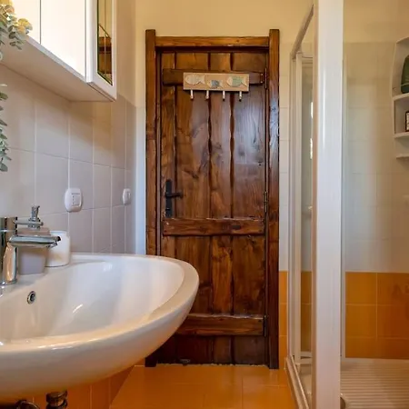 فيلة Elicriso Le Bombarde, *