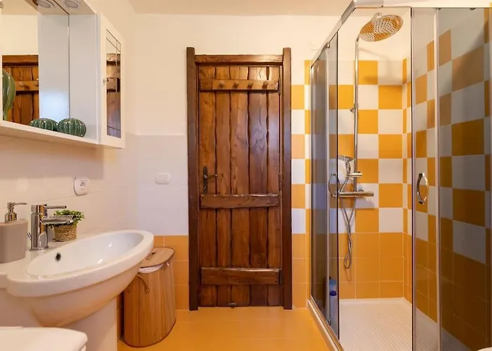 Elicriso Le Bombarde, فيلة