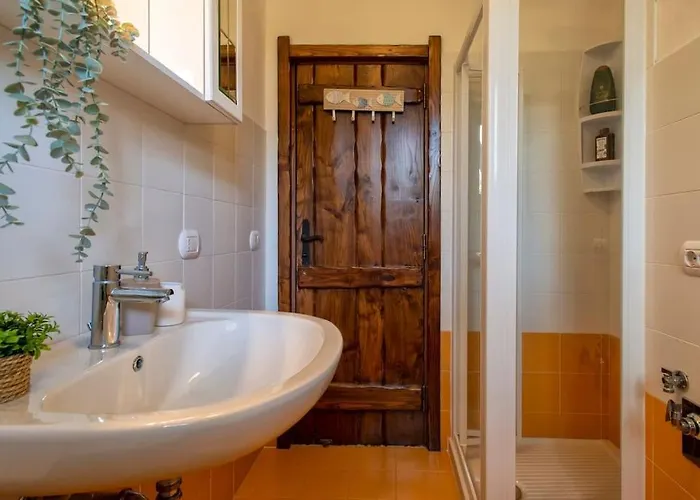 فيلة Elicriso Le Bombarde, *